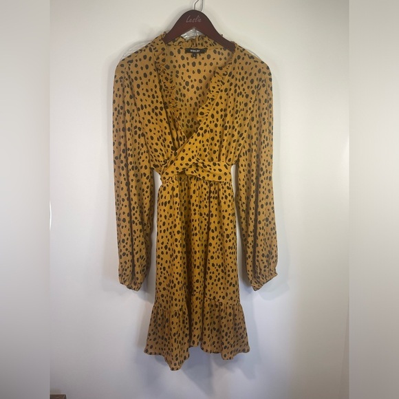 Wishlist Dresses & Skirts - Wishlist leopard print mini dress with lining.